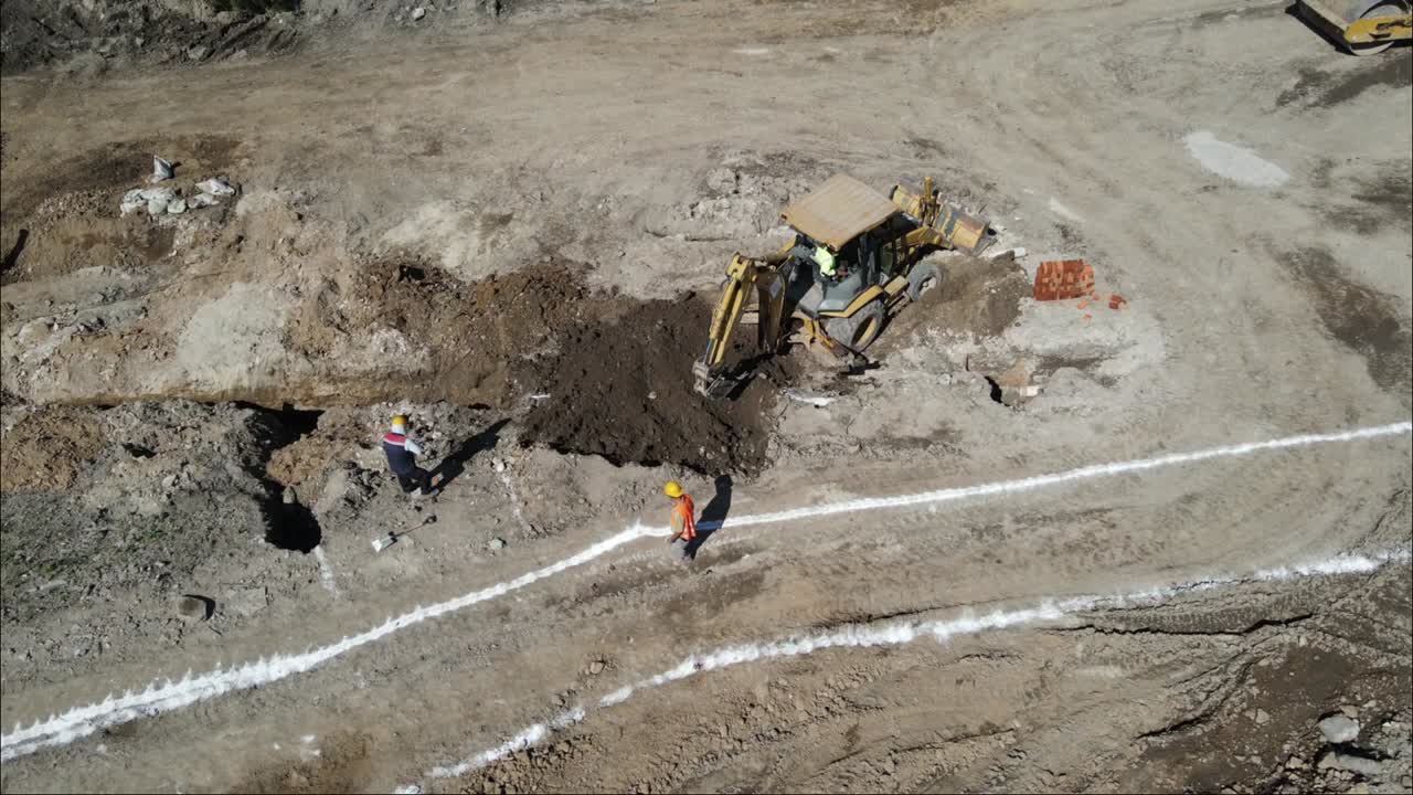 excavadoras con vista de drones en el proyecto de creación del parque de la ciudad, méjico, construcción de video