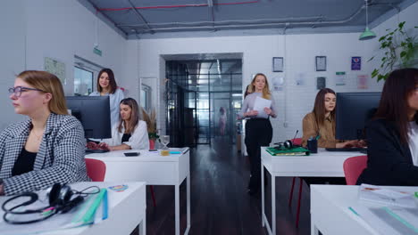 businesswomen in the modern office