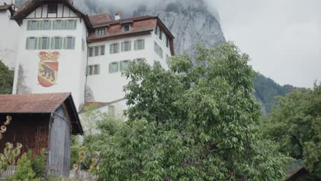 Wimmis-Schweiz-Europa-Holzhaus-Ländliches-Dorf-Traube