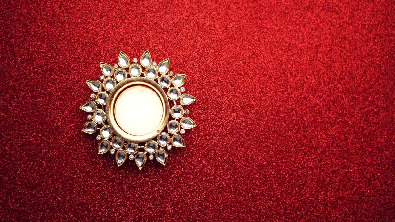 Primo piano di candele di cera Diya per la celebrazione della festa di Diwali.