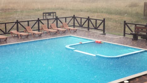 rain and wind spoil the summer weather at the vacation center