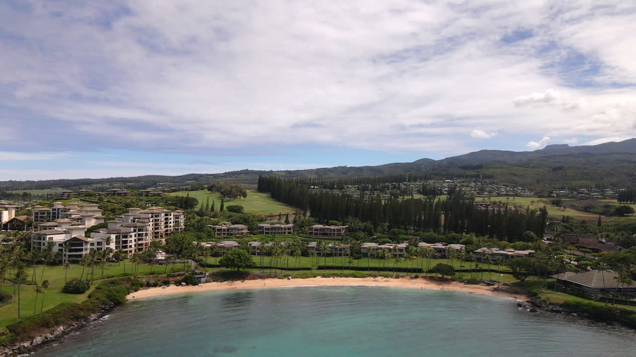 마우이 미국의 나필리 만 청록색 물과 황금빛 모래 해변의 공중 파노라마