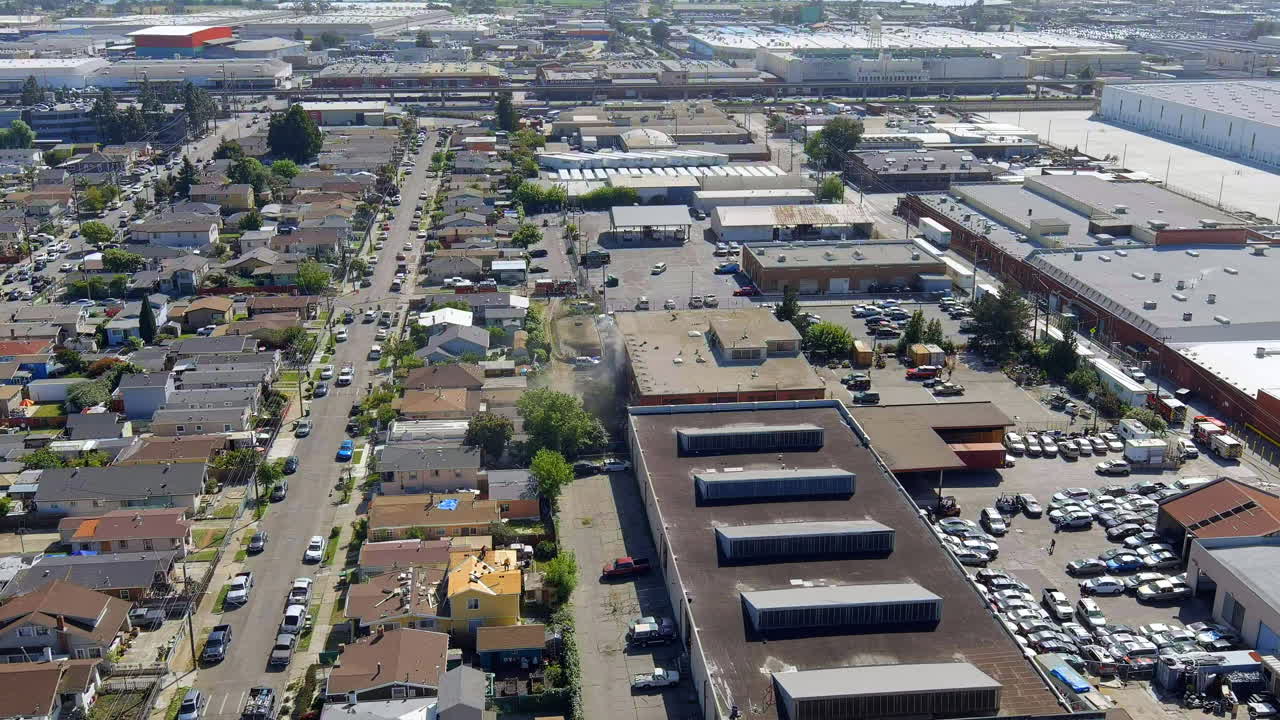 ⁇ 비는 도시 이웃 의 아파트 화재 - 공중 전망