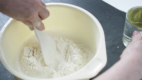 female hands sifts the flour