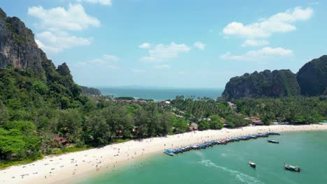 Klippenfelsen-Am-Railay-Beach,-Krabi,-Thailand