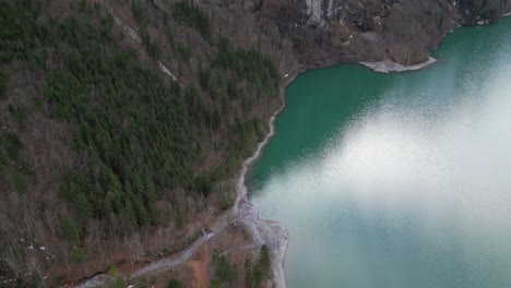 Klöntalersee-Suiza-Glarus-Famoso-Lago-Vista-Aérea-Destino-De-Viaje