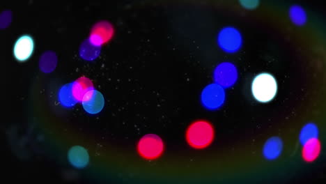 círculos brillantes de luz moviéndose en negro