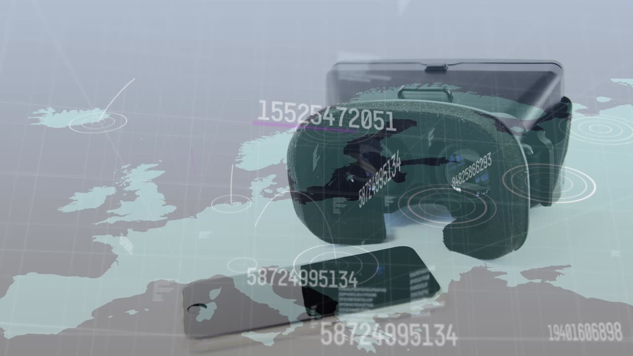múltiples números cambiantes y círculos pulsantes sobre el mapa del mundo contra el teléfono inteligente y auriculares vr
