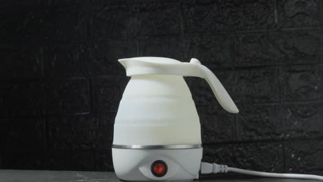 water heats up smoke comes out of the silicone foldable electric kettle