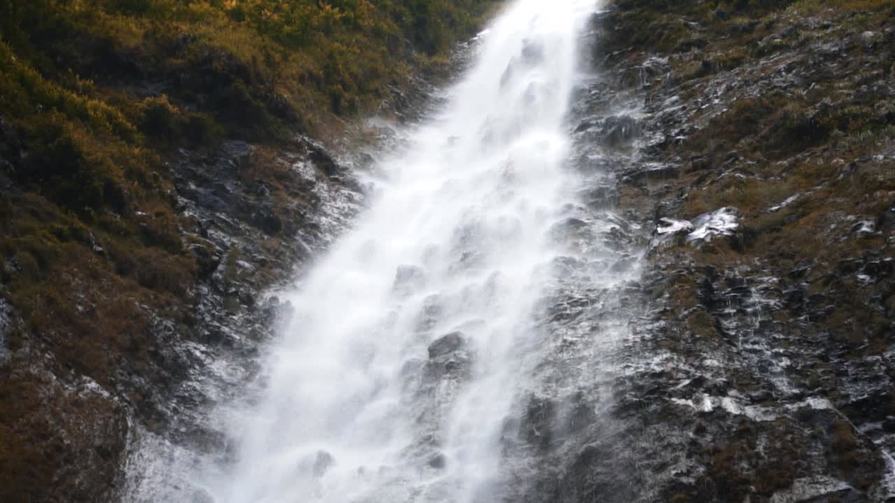 hermosa cascada 400 pies hawaii maui