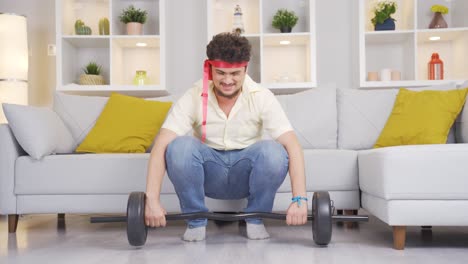 Funny man working muscle can&#039;t lift the weight.