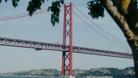 el puente de dom luis i, lisboa, portugal