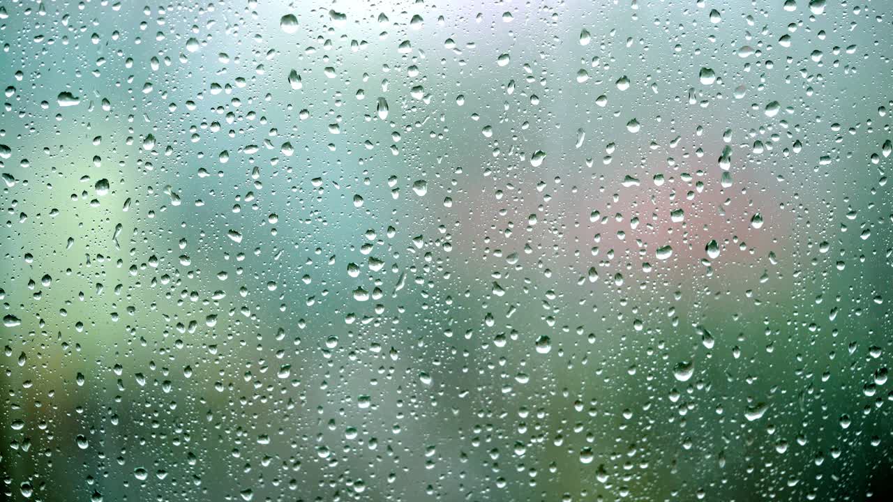 gotas de lluvia en el vidrio