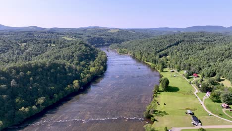 Die-Neue-Flussantenne-In-Der-Nähe-Von-Fries,-Virginia