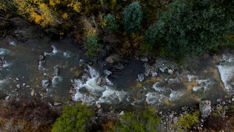 Cinematográfico-Drone-Aéreo-4x4-Carretera-Mármol-Cristal-Molino-Río-Maravillosa-Otoño-álamo-Temblón-Colores-Del-Otoño-Sur-De-Colorado-Montañas-Rocosas-Picos-Ouray-Telururo-Acampar-Junto-Al-Río-Vista-Panorámica