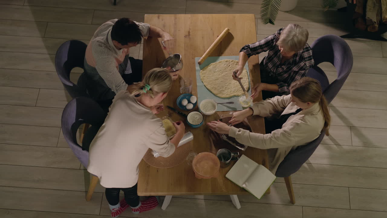 가족 들 이 함께  을 는 것