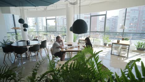 couple eating pizza at a restaurant