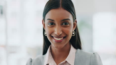 Mujer-De-Negocios,-Retrato-Y-Sonrisa-En-La-Cara