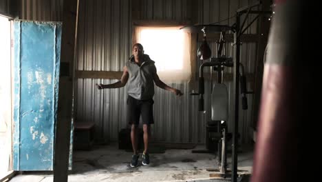 Boxer-doing-jump-ropes-in-the-gym