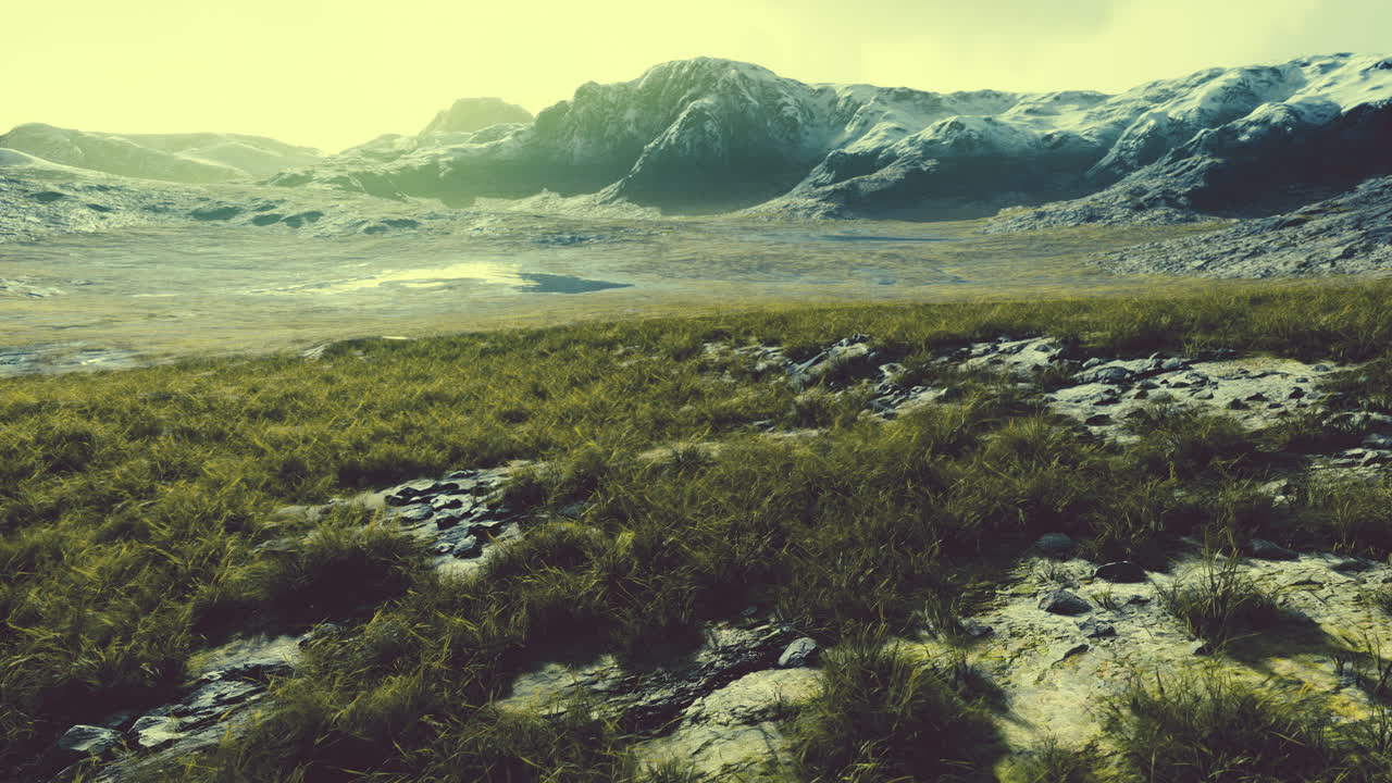 campos de hierba seca y montañas en nepal