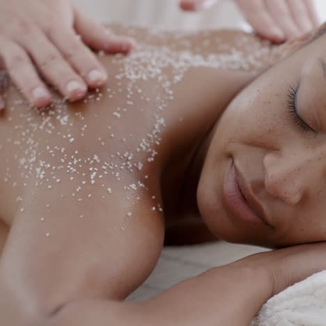 Female-Getting-A-Salt-Scrub-Treatment