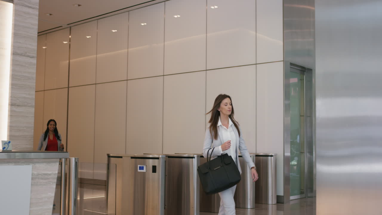 готов взяться за день.