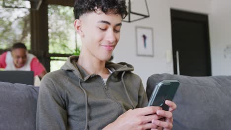 Video-of-happy-diverse-male-teenage-friends-using-smartphones,-slow-motion