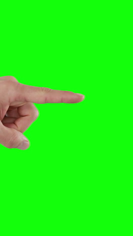 la mano de un hombre tocando la pantalla digital