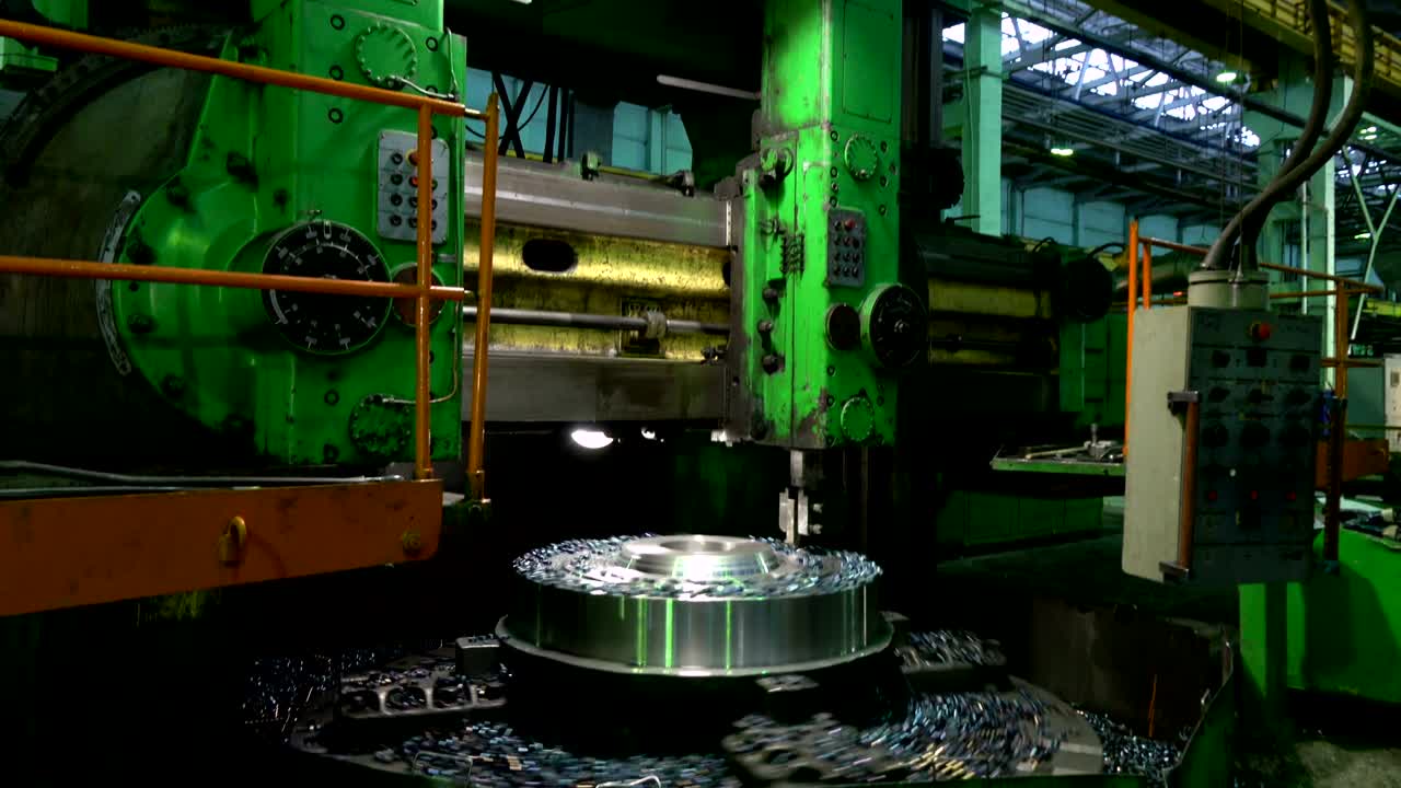 회전 및 굴착 도자기에서 공작품 가공