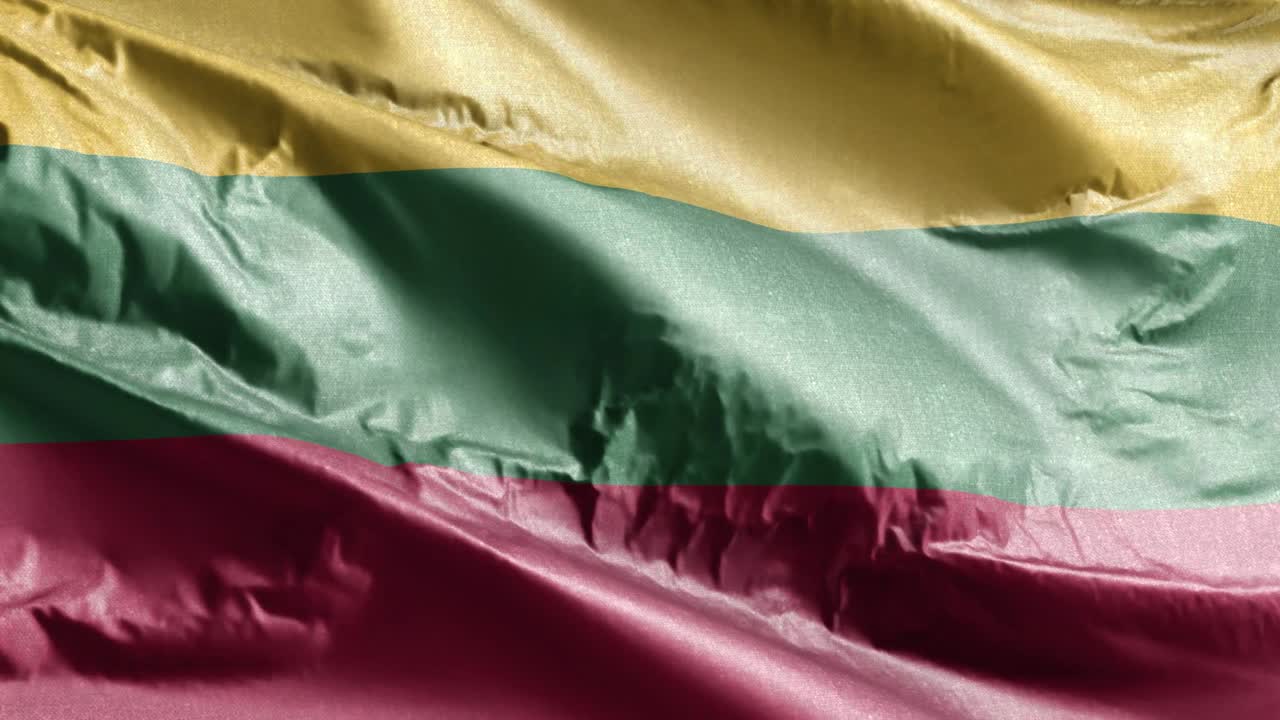 bandera textil de lituania ondeando en el bucle del viento. bandera lituana balanceándose en la brisa. tejido textil de tela. fondo de relleno completo. bucle de 10 segundos.