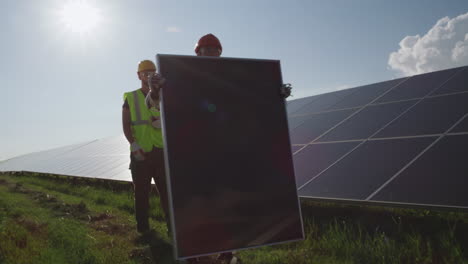 instalación de paneles solares con asistencia robótica