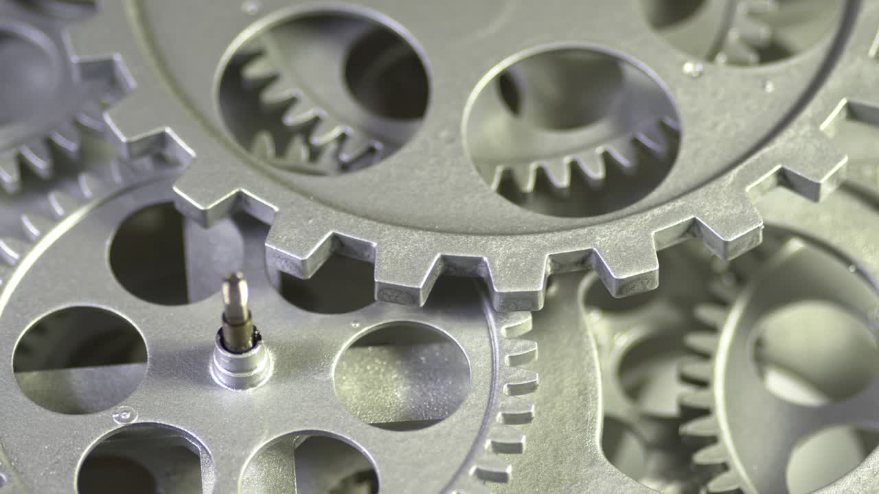 rotación de los engranajes metálicos