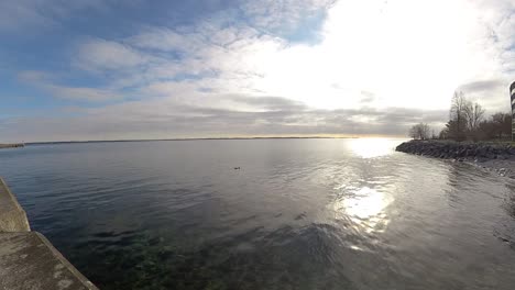 Movimiento-Timelapse-Frente-Al-Mar-Día-Soleado