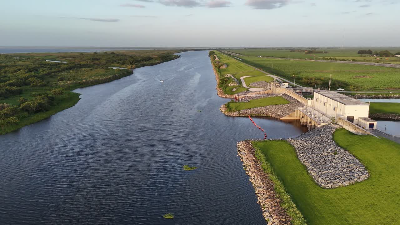 water control facility at Lake Okeechobee, Florida, southern water control district for use in sugar cane farming