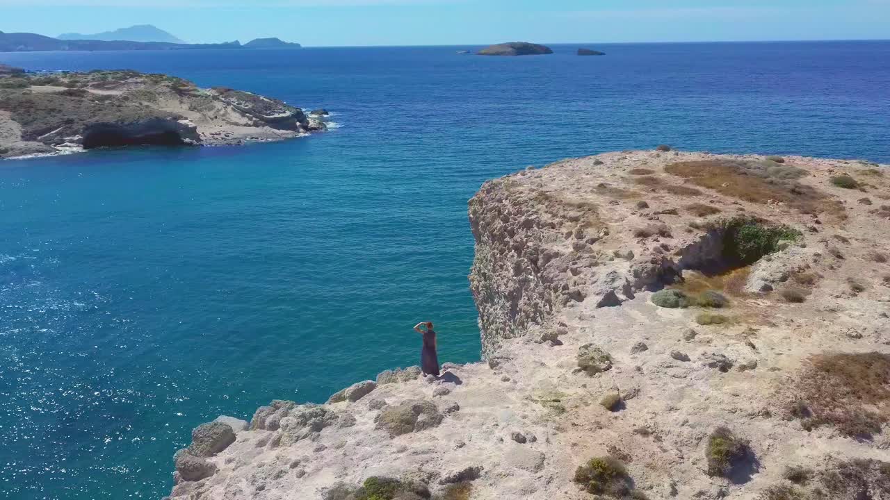 idílico paisaje marino cerca de la playa de papafragas, uno de los sitios más impresionantes de milos