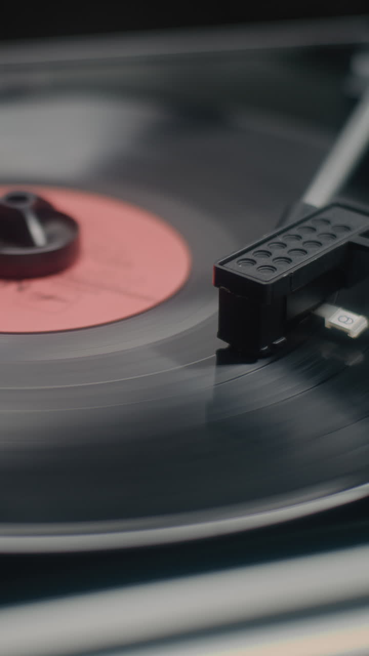 비닐 레코드와 함께 레코드 플레이어