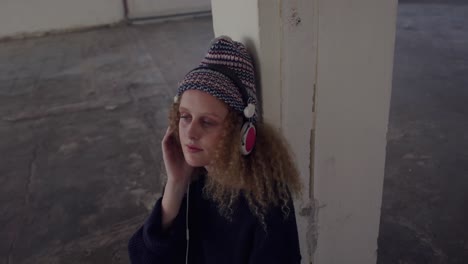 Fashionable-young-woman-in-an-abandoned-warehouse