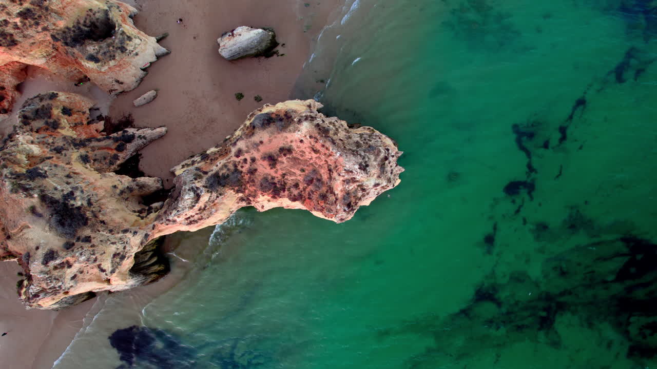 Vista dall'alto della spiaggia sull'Oceano Atlantico