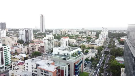 Tomas-De-Drones-De-La-Ciudad-Con-Vista-De-La-Ciudad,-Santo-Domingo-República-Dominicana