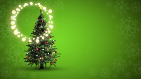 Dekorative-Leuchtende-Lichter-Vor-Schneeflocken,-Die-Vor-Grünem-Hintergrund-über-Den-Weihnachtsbaum-Fallen