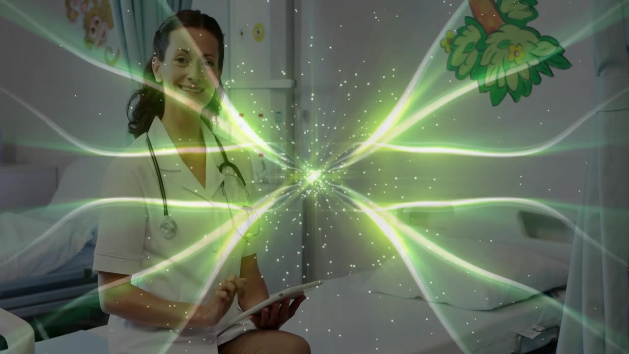 Enfermera de mediana edad iniciando la entrada de datos pediátricos tocando una tableta mientras pulsa energía verde.