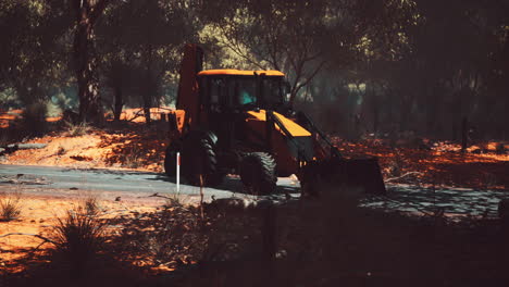 Tractor-Excavadora-En-Bosque-De-Arbustos