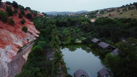 農村大米田和小屋, 紅色沙丘和<unk>林, 越南, 空中