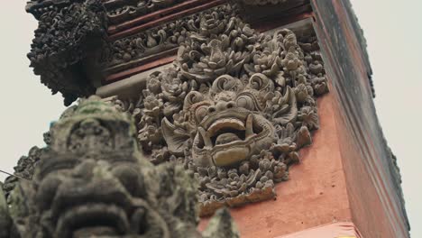 Dragon-sculptures-carved-in-stone-in-Bali,-Ubud,-Indonesia