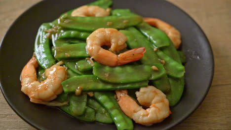 stir-fried green peas with shrimp - homemade food style