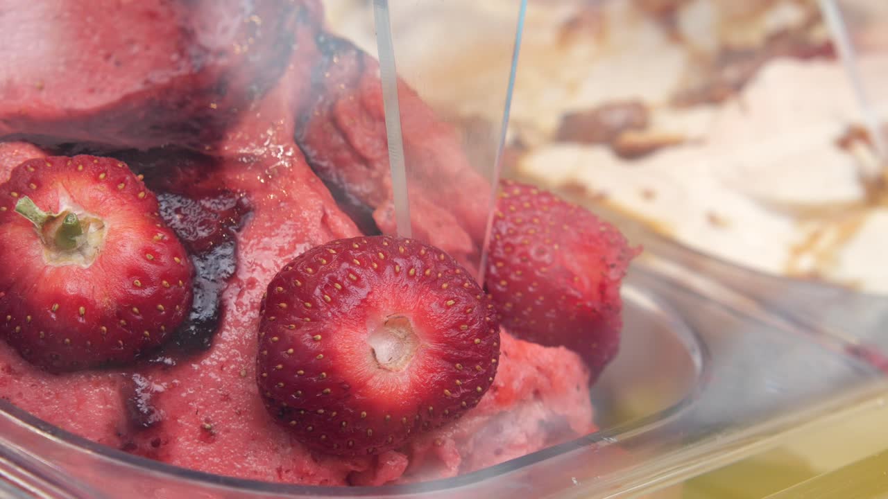 gelato alla fragola