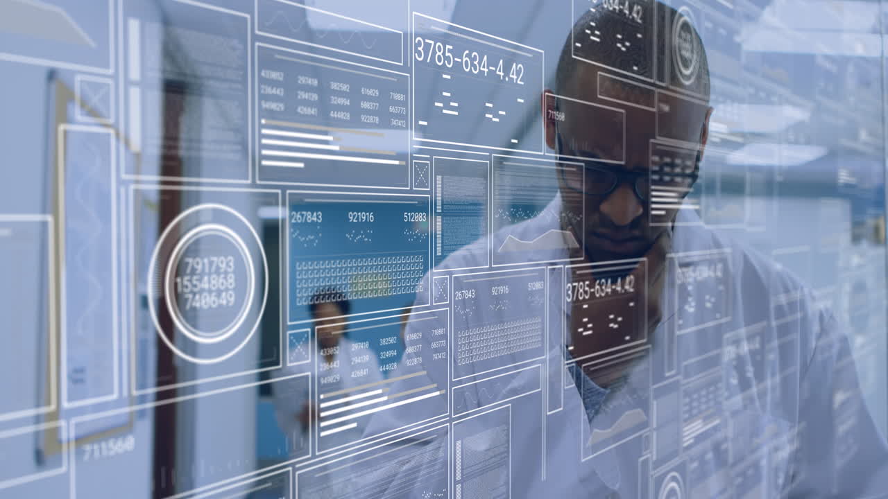 animación del procesamiento de datos sobre un científico afroamericano usando una tableta