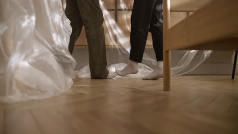 proceso de renovación o mudanza en una habitación
