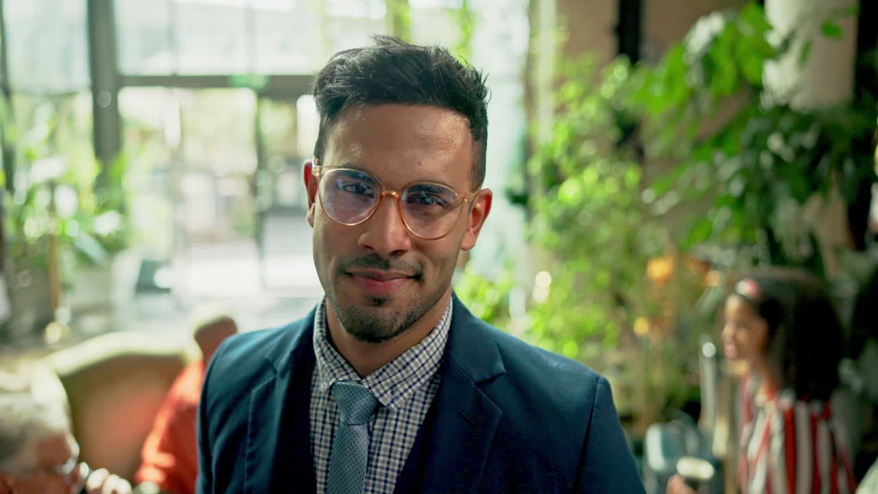 retrato de un hombre con traje