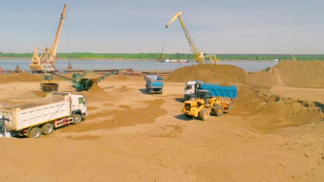 operaciones de carga de arena fluvial en puertos